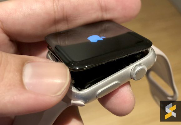 無償交換 Apple Watch第一世代でバッテリー膨張によりディスプレイが外れる不具合が報告される
