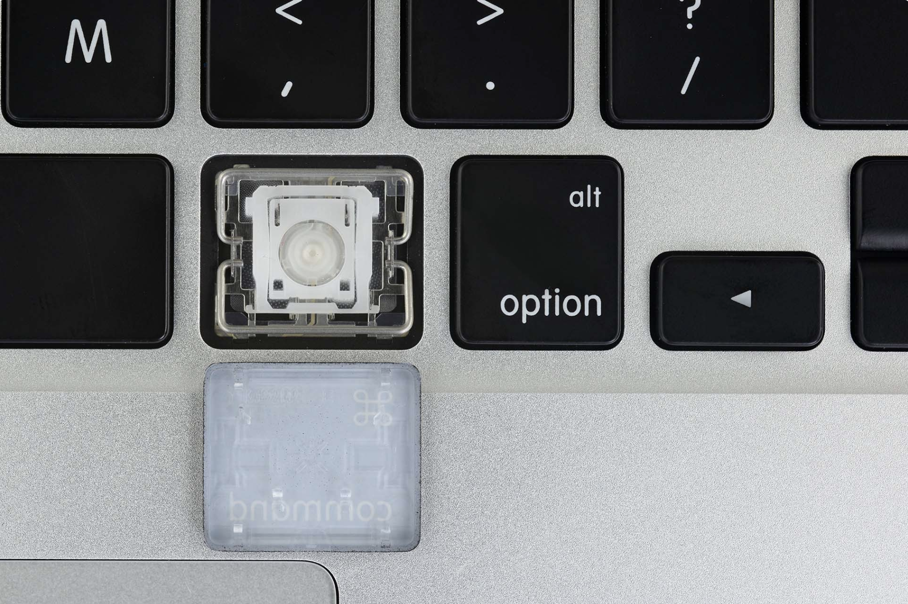 Macbook Pro 16インチのシザー式キーボードの分解レポートが公開