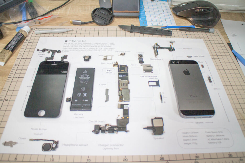 iPhone5s標本、接着工程