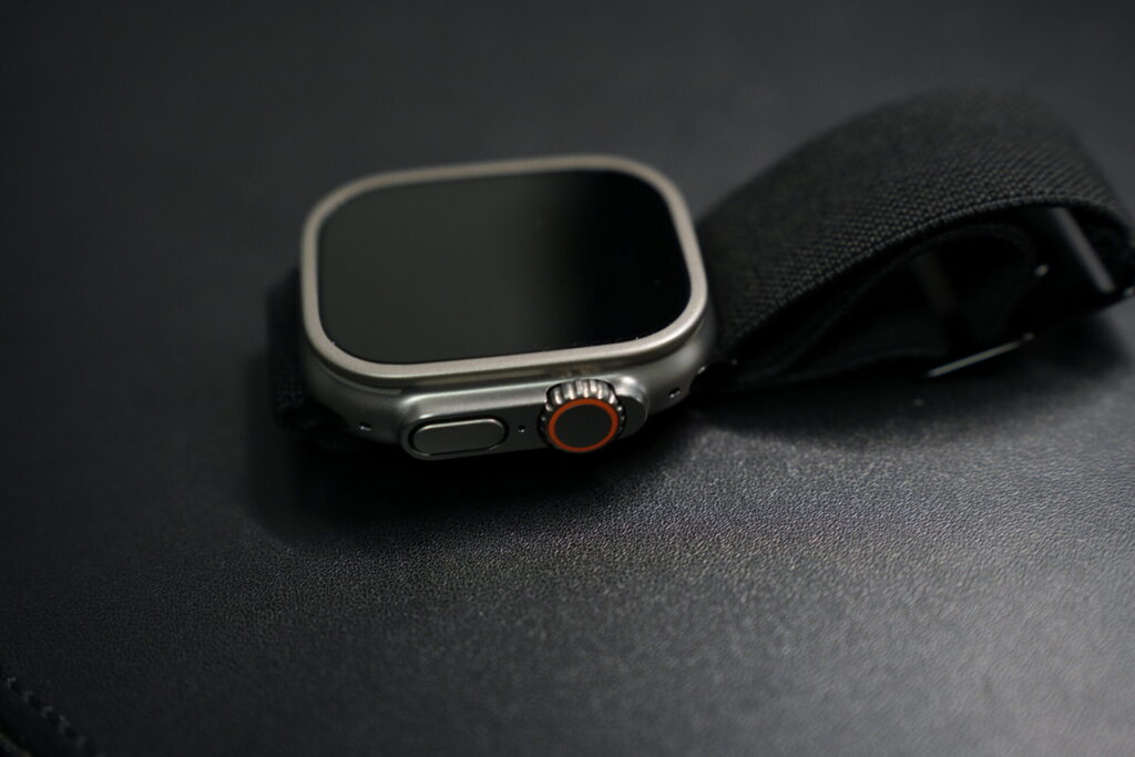 Apple_Watch_Ultra_lamicall_チタンフレーム_取り付け後_1