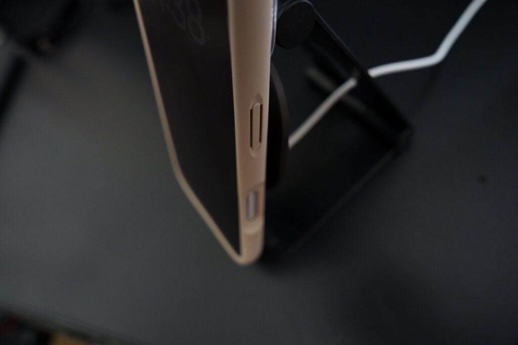 trinity_LIFHT_SHIELD_Solid_MagStand_Apple純正Magsafe充電器