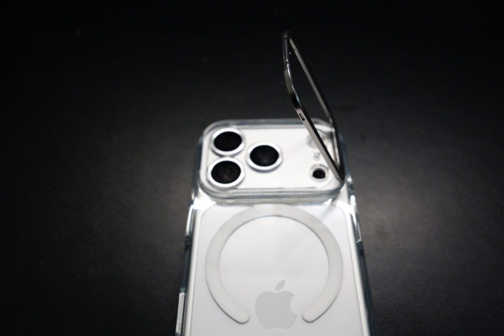 ESR_iPhone17Pro_スタンド付きスマホケース_Classicシリーズ_スタンド開閉