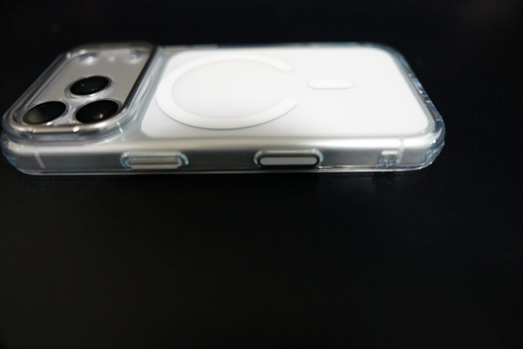 ESR_iPhone17Pro_スタンド付きスマホケース_Classicシリーズ_電源ボタンとカメラコントロール