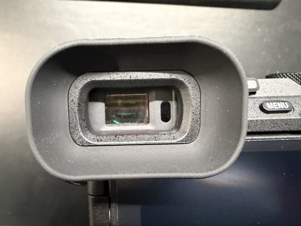Smallrig_α7cii_アイピース_センサーへの干渉