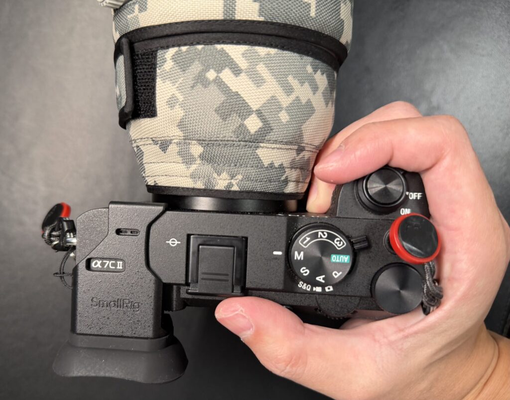 SEL200600G_α7CIIのハンドグリップとの比較