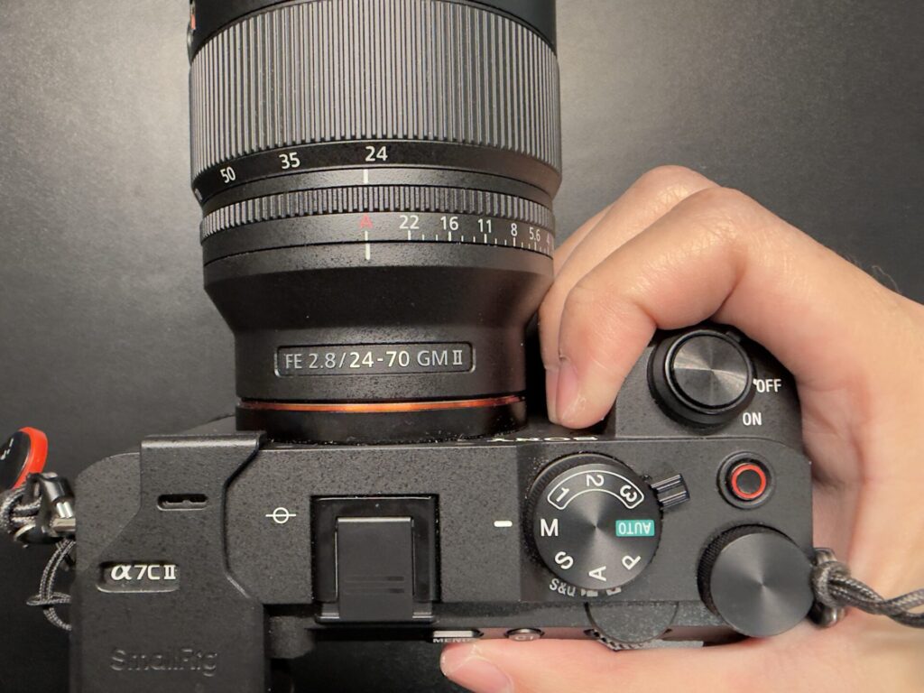 SmallRig_α7cii_ハンドルグリップ_SEL2470GM2_握る