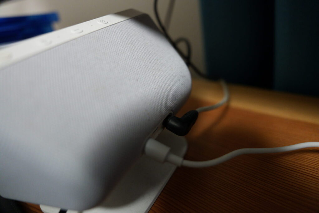 Amazon_echo_Show5_初代_出力ポート