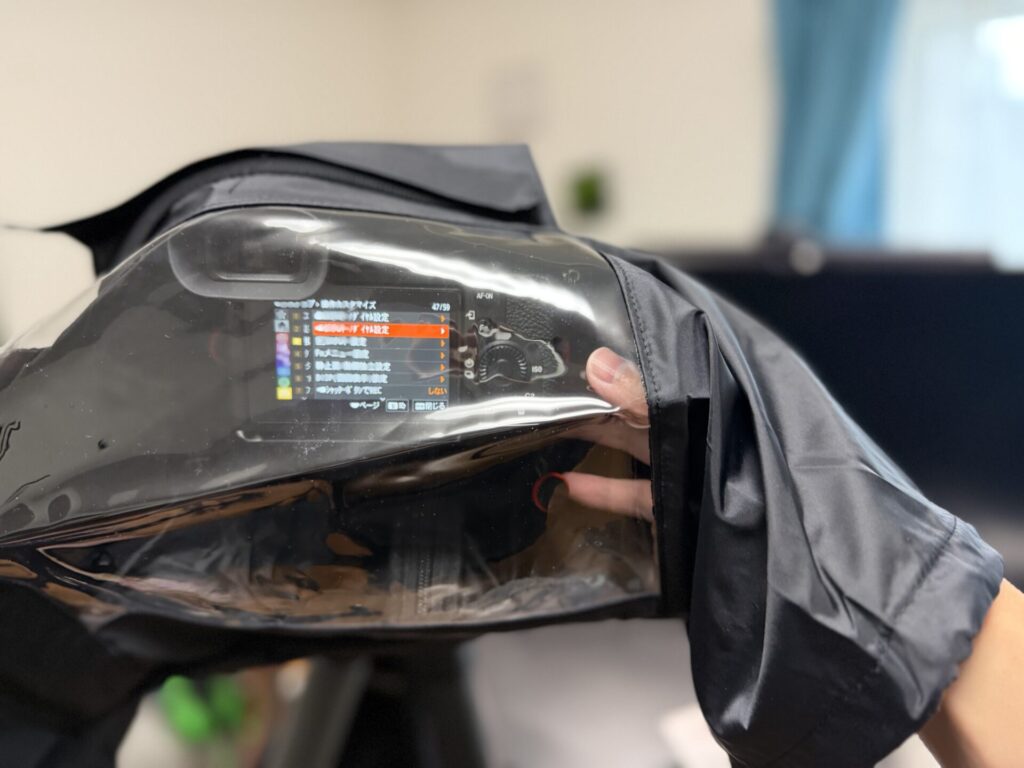 NEEWER_レインカバー_カメラ操作