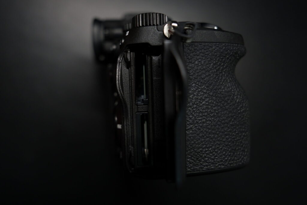 sony_α7V_カードスロット