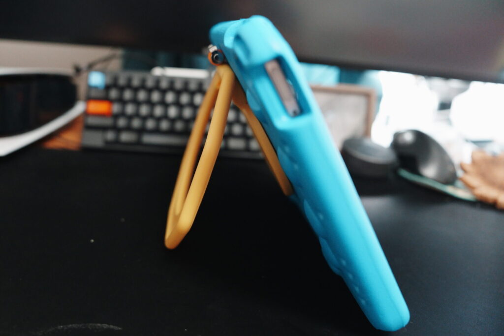ProCase_子供用ケース_スタンド1