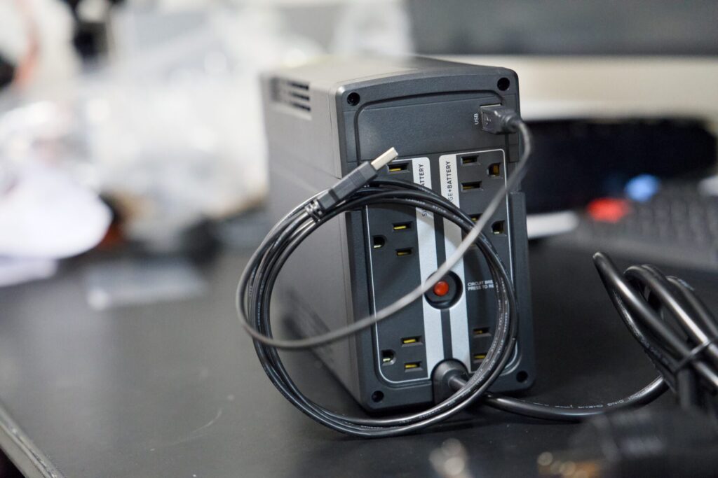 UPS_CyberPower_CPJ500_ケーブルイメージ