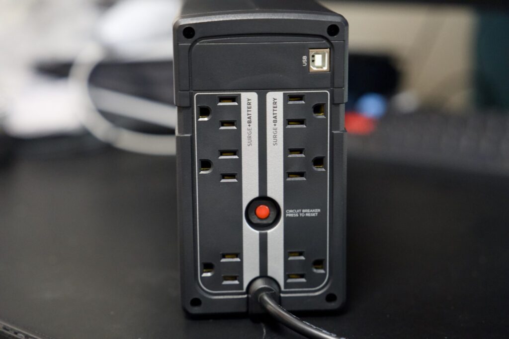 UPS_CyberPower_CPJ500_背面